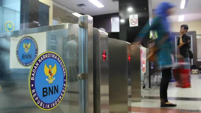 Badan Narkotika Nasional mengatakan pihaknya telah melakukan 'proses hukum' terhadap 15 orang anggota polisi dan TNI yang diduga terlibat narkoba pada 2015 lalu.