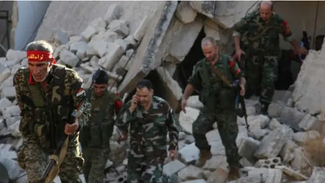 Tentara pemerintah bergerak maju setelah pengeboman tentara Rusia.