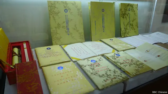 歷任總統的國宴菜單，陳水扁時代設計成卷軸樣式。