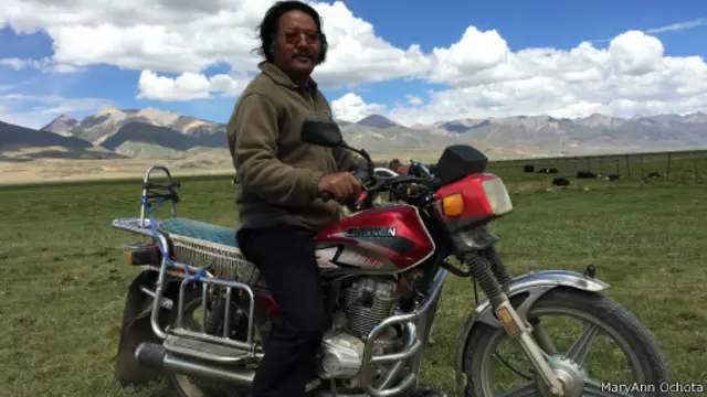 大多數家庭現在都有摩托車。