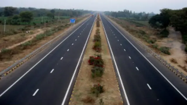 चार लेनको सडक निर्माण योजना कागजमै सीमित छ (फाइल फोटो)