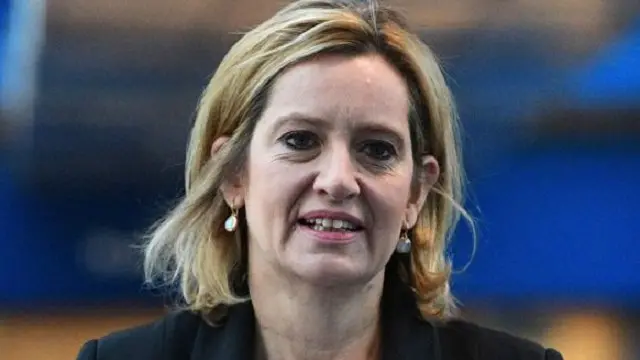 وزيرة الداخلية البريطانية تقول إنها تريد إحضار أكبر عدد ممكن من الأطفال قبل إغلاق المعسكر