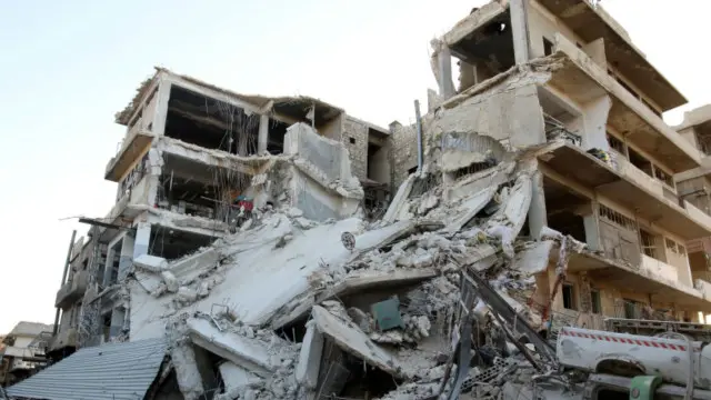 أدى القصف إلى دمار واسع في مدينة حلب