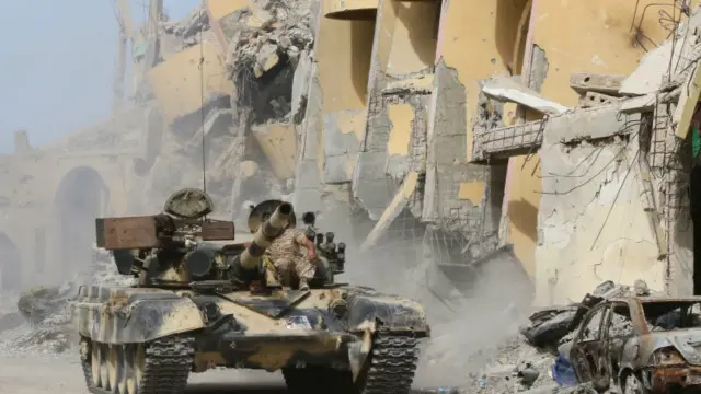 استخدمت دبابات في معركة سرت