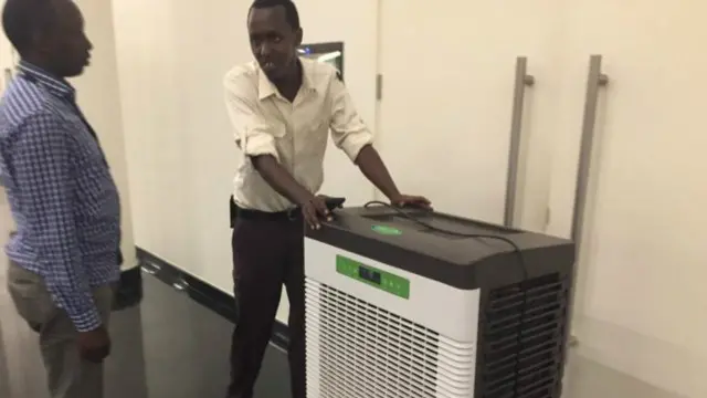 وحدات تكييف الهواء كانت ضرورية في المؤتمر المنعقد في كيغالي عندما امتدت المفاوضات إلى الليل