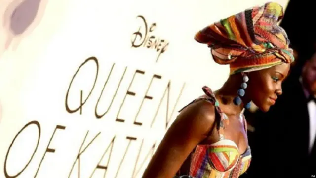 Lupita Nyong'o menghadiri pemutaran film Queen of Katwe di Odeon Cinema London sebagai bagian dari Festival Film London BFI yang ke-60. Film produksi Disney ini juga dibintangi oleh David Oyelowo.