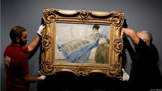 Persiapan mulai berlangsung minggu ini untuk pembukaan pameran bertajuk, Renoir: Pameran Keintiman, di museum Thyssen-Bornemisza, Madrid. Potret Madame Claude Monet adalah salah satu lukisan dari 78 karya pelukis Perancis pada abad ke-19, yang dipinjam dari museum dan kolektor dari seluruh dunia.