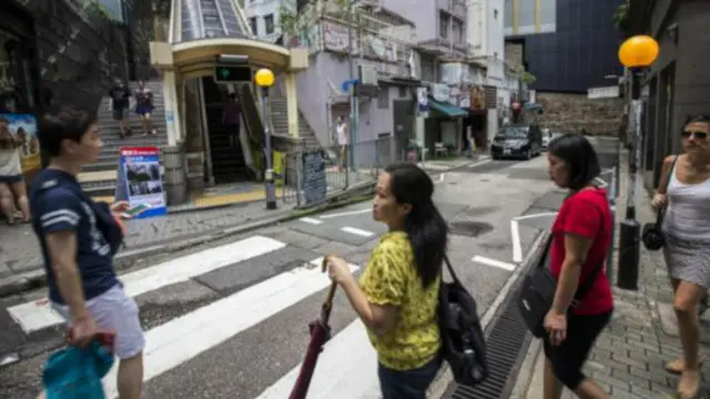 自動扶梯於 1993 年 10 月 15 日開始營運。圖片來源:Christopher DeWolf