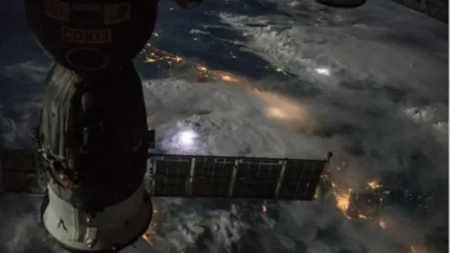 國際空間站在距離地球約250的上方所拍攝的雷暴（圖片來源：ISS）
