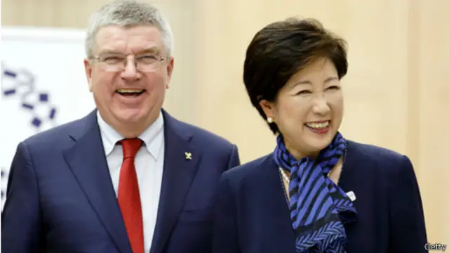 國際奧委會主席巴赫18日與東京都知事舉行了會談。