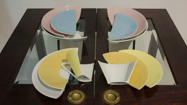 Не опускайтеся до базарного рівня розборок, не "діліть" речі чи, не дай боже, дітей