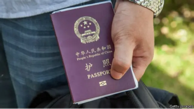 新疆伊犁六月在穆斯林齋戒月來臨之際，要求申請中國護照與港澳通行證等出入境證件的居民須同時採集DNA血液樣本。