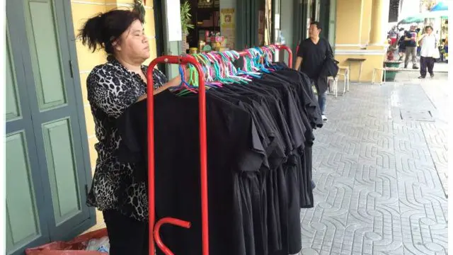 penjualan baju hitam