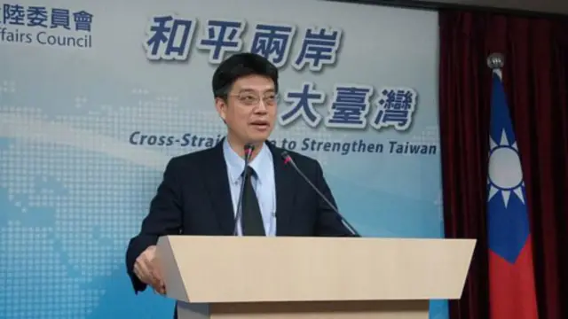 台湾陆委会副主委兼发言人邱垂正说,陆委会将密切关注这两名议员是否会被取消资格及后续引发的效应。(资料图片)