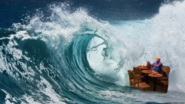 这幅被网民改图的画面，名称应改为“老人与海”？