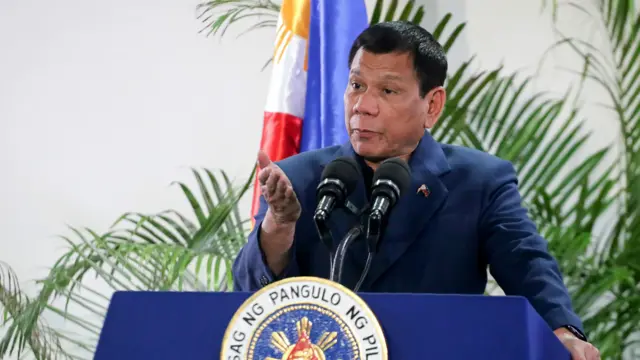 杜特尔特在达沃的记者会讲台上