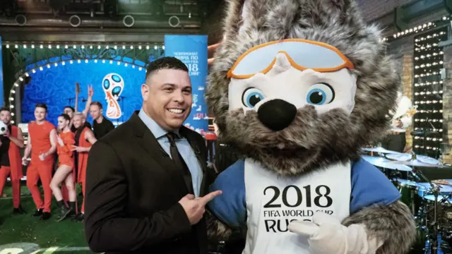 罗纳尔多与扎比瓦卡合影