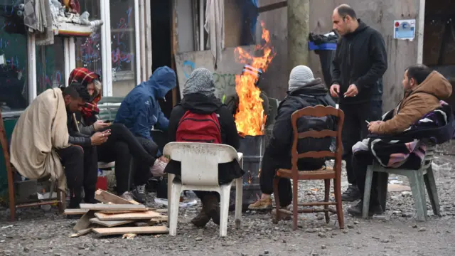 Мигранты покидают "Джунгли" в Кале