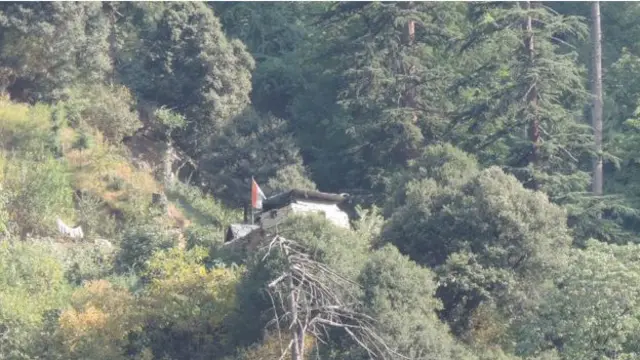 पाकिस्तानी भूमिबाट देखिने केरेन लावतमा अवस्थित एउटा भारतीय चौकी