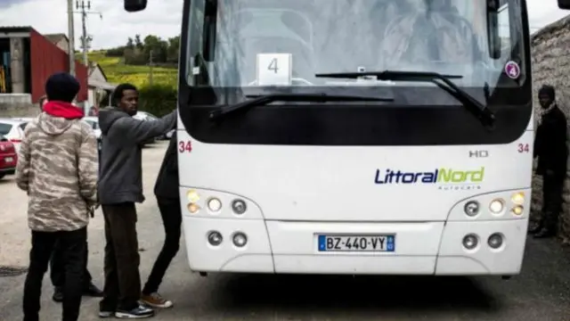 المهاجرون وصلوا يوم الاثنين إلى مراكز استقبال منتشرة في أنحاء فرنسا