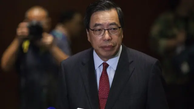 梁君彦在立法会会见记者(26/10/2016)