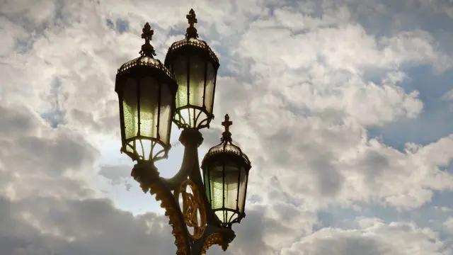 Ліхтарі розважають Френка 