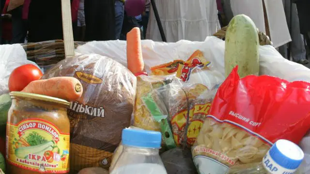 На нинішню мінімальну зарплату у 1450 грн навряд чи можна зібрати мінімальний "споживчий кошик"