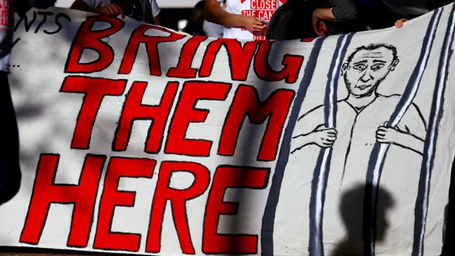 民众在悉尼游行呼吁澳大利亚政府关闭在瑙鲁和马努斯岛的难民收容所。