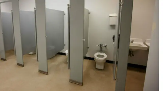 男女公廁受到LGBT活動人士的歡迎。