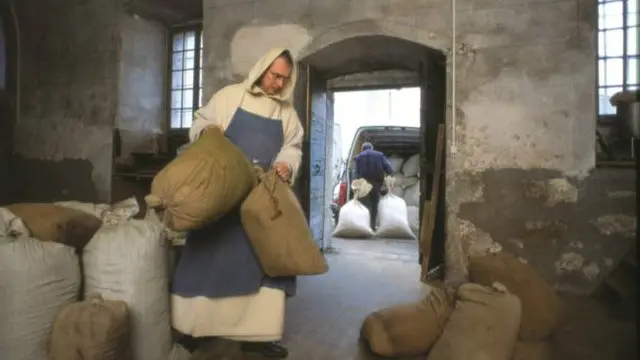 Ченці-картезіанці виготовляють свій славетний лікер з екстрактів 130 рослин, за рецептом 1605 р.