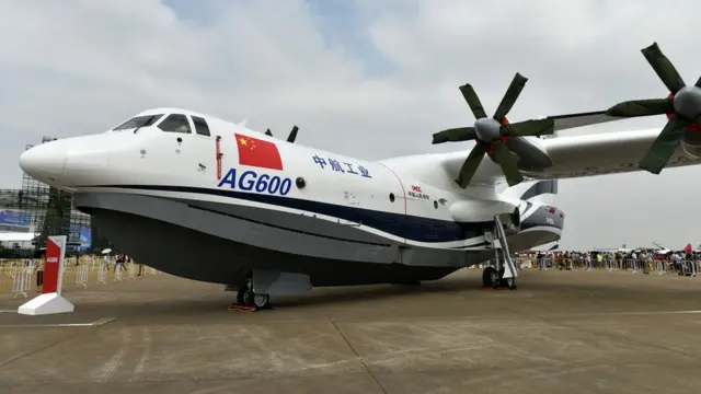 中国中航工业大型水陆两栖飞机AG600在珠海航展现场展示（新华社图片26/10/2016）