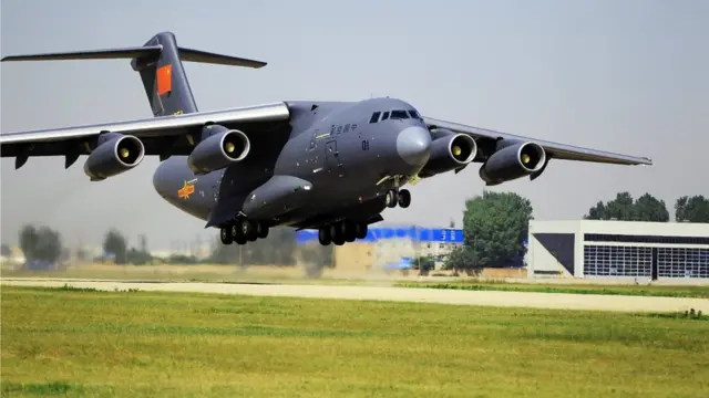 中国解放军运－20运输机（新华社图片6/2016）