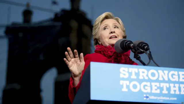 希拉里后来在竞选活动中声称她没有隐藏任何东西。