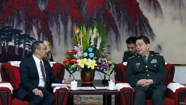 中国国防部长常万全31日在北京会见与马来西亚总理纳吉布一同访华的国防部长希沙慕丁