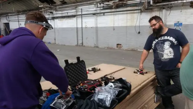  无人机竞速（图片来源：Ewen Hosie）