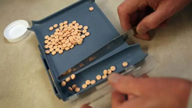  告訴醫生他們比通常的醫生開的藥更多，能夠有效減少處方的藥量，效果和付錢給他們一樣。（圖片來源：Getty Images）