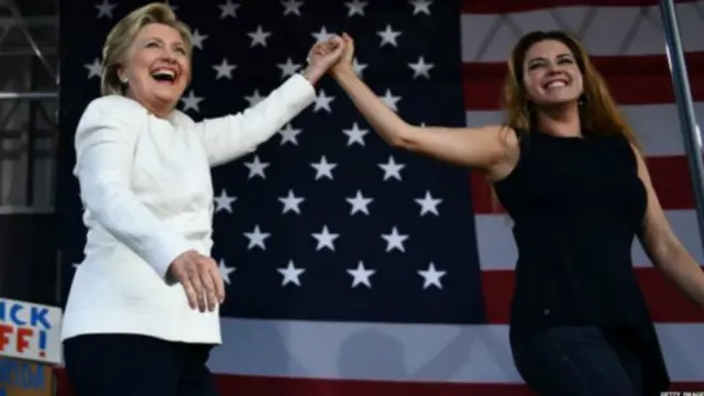 гілларі клінтон, алісія мачадо