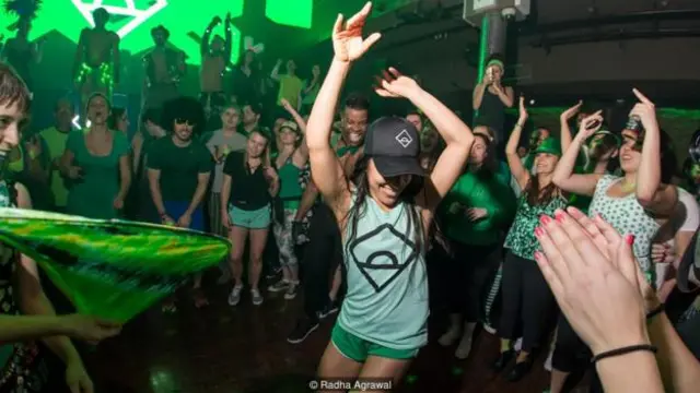 在一次吃夜宵時跟朋友吐槽紐約夜生活後，破曉派對的想法就此誕生（圖片來源：Radha Agrawal）