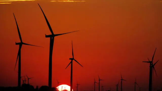 亚马逊正在投资风电设施为其服务器供电。 (图片来源: Getty Images)