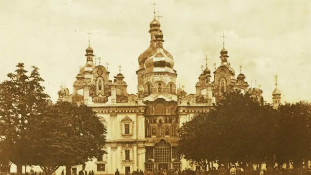 Так виглядав Успенський собор до початку світових воєн, що прокотилися Києвом. Фото 1911 року.