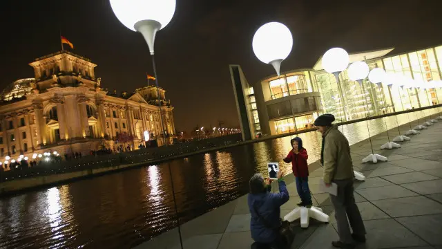 По всьому світу, родини зберігають згадки про своє життя у соцмережах