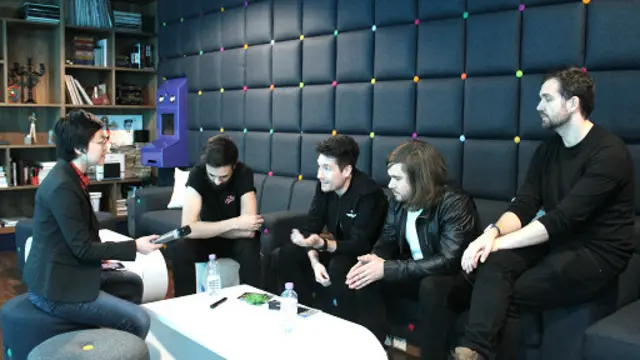 巴士底乐队接受BBC中文部记者子川独家专访(摄影:江子域)