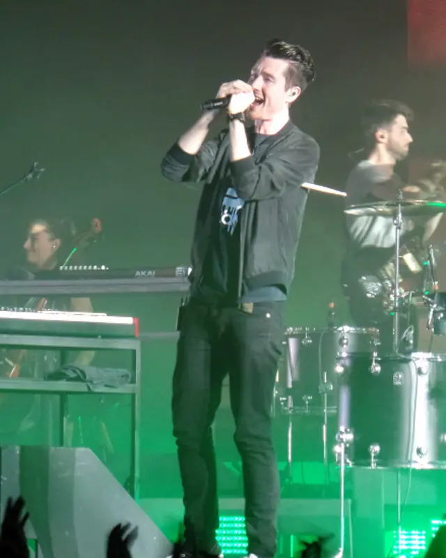 巴士底乐队主唱Dan的现场非常有爆发力(摄影:子川)