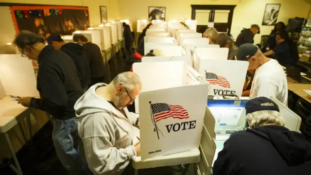 加州北好莱坞某提前投票点内(5/11/2016)