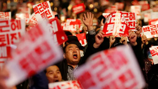 韩国已经爆发数起示威游行，要求朴槿惠下台