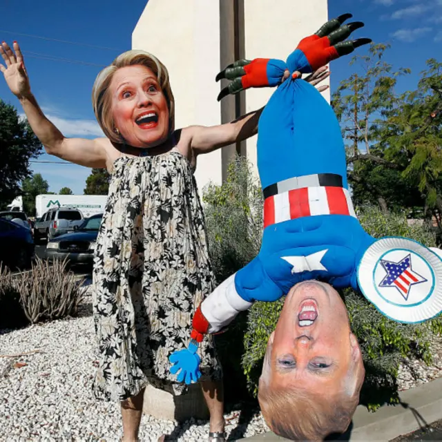 Прибічник Гілларі Клінтон у Грендейл, штат Аризона, ось так продемонстрував свій виборів. 