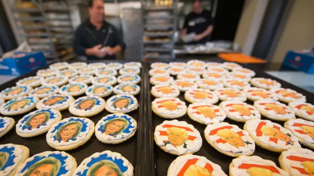 Обидва кандидати напередодні виборів провели зустрічі з виборцями у "невизначених" штатах - Північній Кароліні, Пенсильванії та Мічигані. 