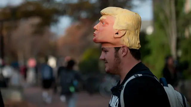 У кампусі університету штату Пенсильванія один першокурсник сподівався, що переконає інших проголосувати за Трампа.