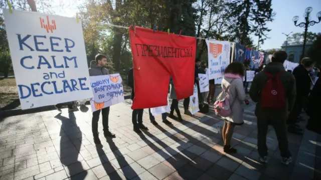 Оголошення про плани уряду підвищити мінімальну зарплату збіглося в часі з оприлюдненням декларацій українських чиновників