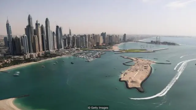 许多人认为迪拜是一个渔村，而不是满是摩天大楼的大都市，迪拜自阿拉伯联合酋长国于 1971 年成立以来已存在数十载（图片来源：Getty Images)